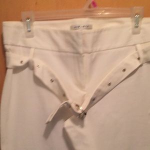 White crop pants with belt